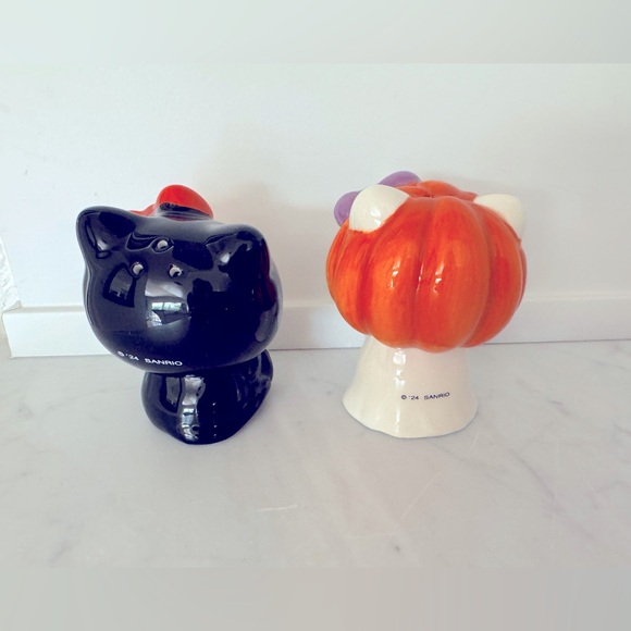 NWT HELLO KITTY by SANRIO Blue Sky Halloween Set of Salt & Pepper Shakers - Picture 3 of 8